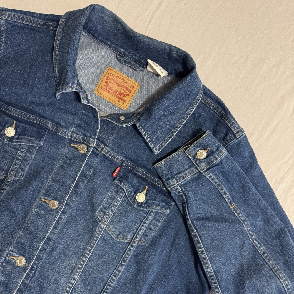 Levi's Women's 3X Denim Trucker Jacket Plus Size Blue Stretch 77994-0049 3XL